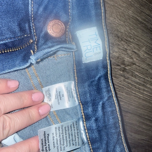 Time and Tru Denim Straight Leg Jeans - Picture 2 of 2